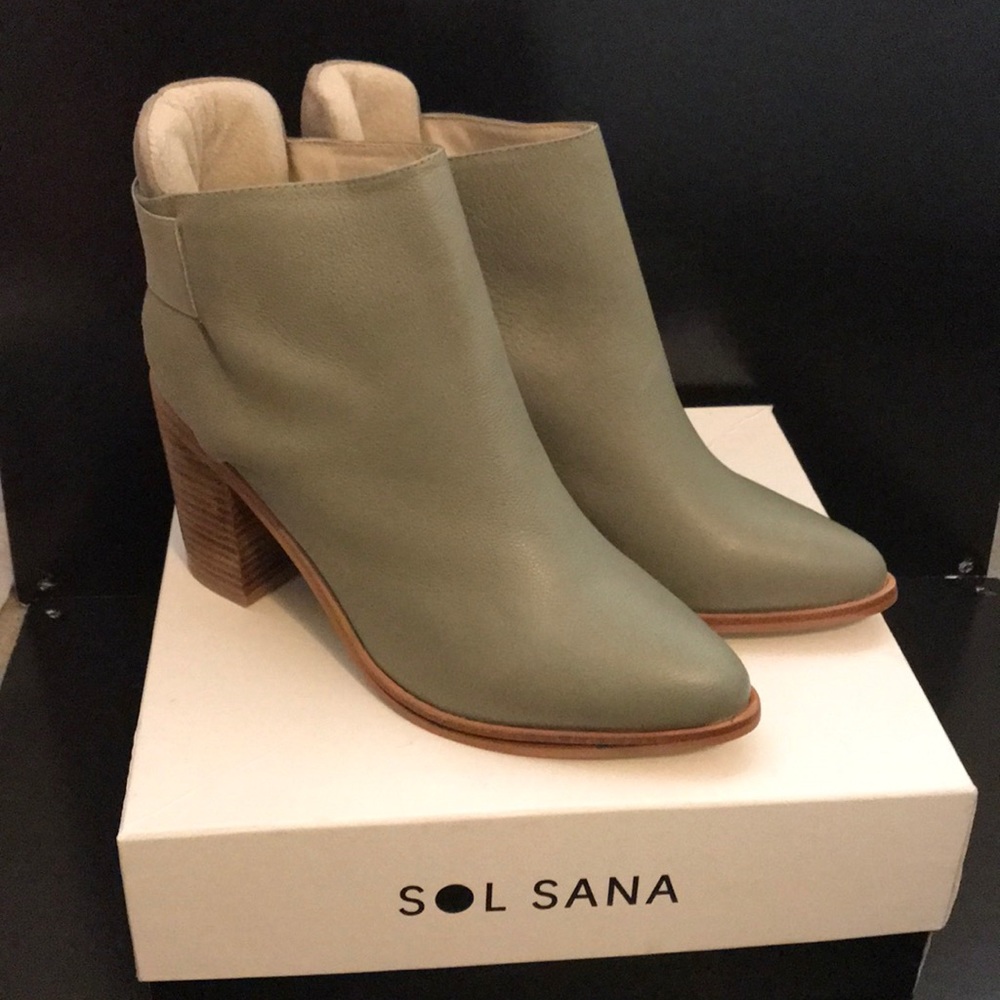 Never Worn Solsana Monk Boot | Dust | Size 11